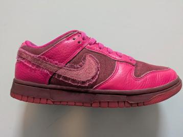 Nike Dunk Valentine's Day maat 39 beschikbaar voor biedingen
