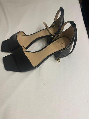 Aigner sandalen met hak maat 39 beschikbaar voor biedingen