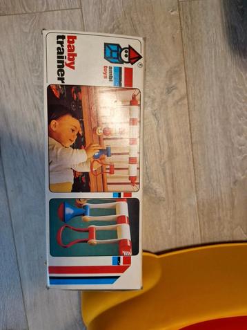 Vintage babytrainer jaren 80 beschikbaar voor biedingen