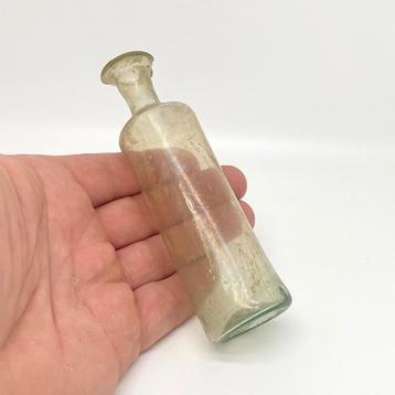 Medicijnflesje - 17e/18e eeuw - bodemvondsten - antiek glas beschikbaar voor biedingen