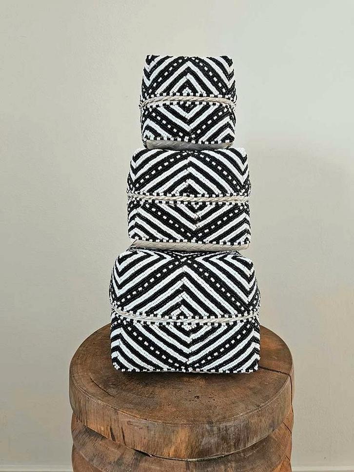 Kralen offermand Yami 2 uit Bali, Huis en Inrichting, Woonaccessoires | Schalen en Manden, Nieuw, Rechthoekig, Ophalen of Verzenden