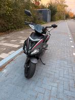 Aprilia SR50 Factory 2015, Fietsen en Brommers, Scooters | Aprilia, Ophalen, Tweetakt, Gebruikt, Maximaal 45 km/u