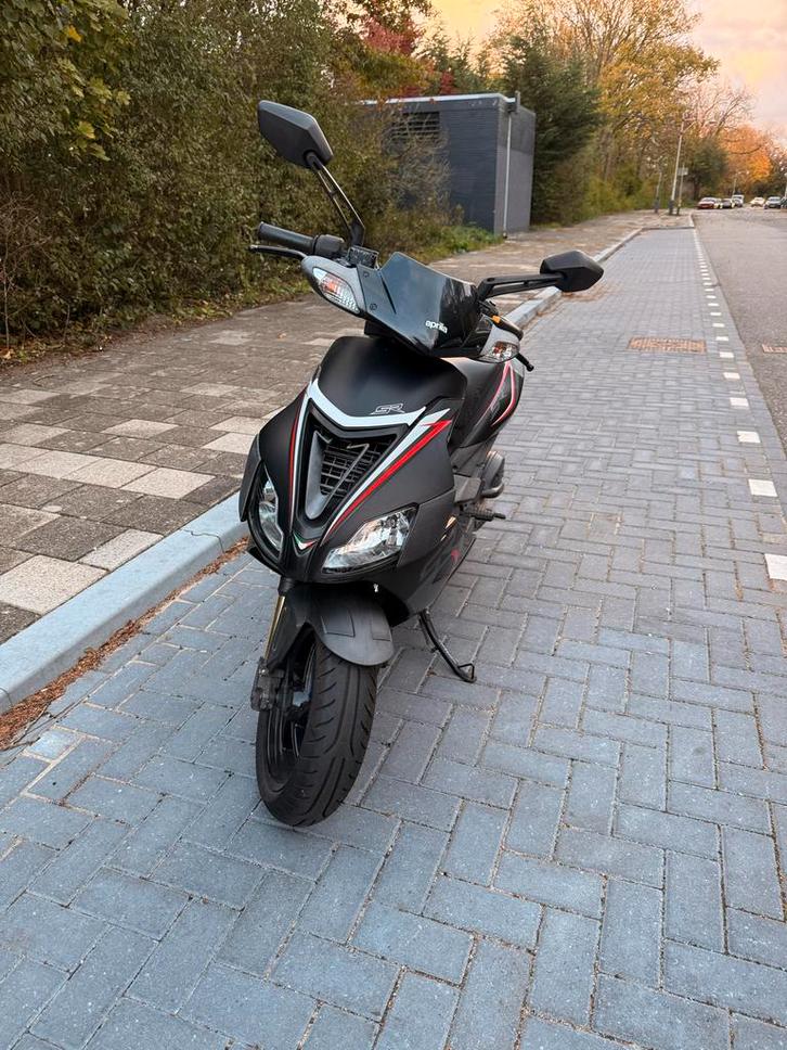 Aprilia SR50 Factory 2015, Fietsen en Brommers, Scooters | Aprilia, Gebruikt, SR 50, Maximaal 45 km/u, Tweetakt, Ophalen