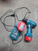 Accuboormachine Makita 6271D met 2 accu's en oplader, Doe-het-zelf en Verbouw, Gereedschap | Boormachines, Gebruikt, Variabele snelheid