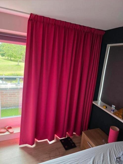 Roze verduisterende gordijnen 2 gelijke delen a 5.30m totaal, Huis en Inrichting, Stoffering | Gordijnen en Lamellen, Zo goed als nieuw