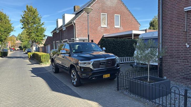 Dodge RAM 1500 V8 4X4  Longhorn 2019 Zwart FULL option, Auto's, Bestelauto's, Particulier, 360° camera, 4x4, ABS, Achteruitrijcamera