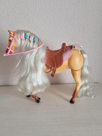 Barbie paard met mooie versiering zonder pop. beschikbaar voor biedingen