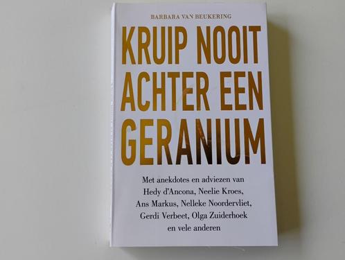 Boek Kruip nooit achter een geranium B. Beukering, Boeken, Romans, Zo goed als nieuw, Nederland, Ophalen of Verzenden