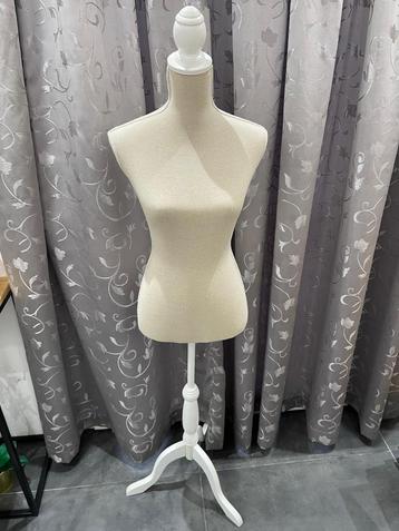 Te koop paspop beschikbaar voor biedingen