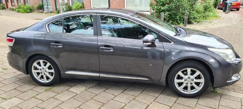 Youngtimer Toyota Avensis 2.0 16V Vvt-i Sedan CVT 2009 Grijs, Auto's, Toyota, Particulier, Avensis, Bluetooth, Centrale vergrendeling