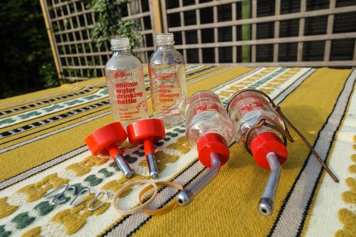 partij drinkflesjes (degoes), drinknippels (konijntjes),rad, Dieren en Toebehoren, Overige Dieren-accessoires, Gebruikt, Ophalen of Verzenden