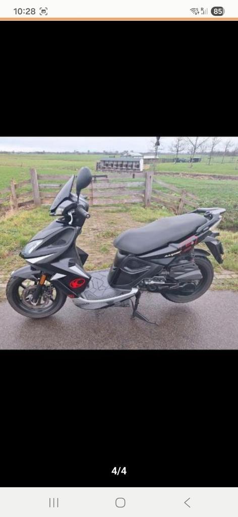 Mooie Kymco Super 8 bromscooter incl grote beurt, Fietsen en Brommers, Snorfietsen en Snorscooters, Gebruikt, Kymco, Benzine, Ophalen