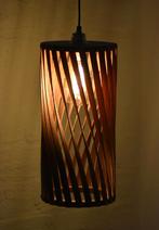 Houten hanglamp met een twist!, Ophalen of Verzenden, Nieuw, Hout, Minder dan 50 cm