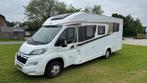 Zeer nette camper Carado T449, Caravans en Kamperen, Vloeistofverwarming, 7 tot 8 meter, Gaslek-detector, Koelkast