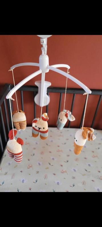 Mobiel met muziek (baby box) beschikbaar voor biedingen