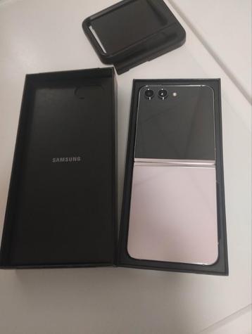 Samsung Galaxy Z flip 5 SM-F731b lavender 512GB / 8 GB beschikbaar voor biedingen