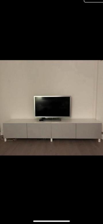 BESTÅ Tv-meubel met lichtgrijze deuren