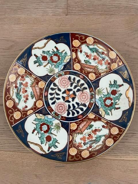 Grote japanse imari schaal porselein. Gold charger animals, Antiek en Kunst, Antiek | Porselein, Ophalen
