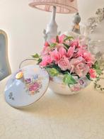 Romantisch bloemstuk in terrine kunstbloemen, Belle Vieille Brocante, Ophalen of Verzenden, Zo goed als nieuw, Jolandamonsieurs@gmail.com