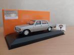 Mercedes Benz W123 1982 zilver-metallic van Maxichamps 1:43, Hobby en Vrije tijd, Modelauto's | 1:43, Nieuw, Overige merken, Ophalen of Verzenden