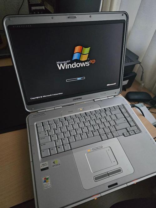 2003 vintage Compaq R3200 Athlon XP / GeForce4, Computers en Software, Vintage Computers, Ophalen of Verzenden