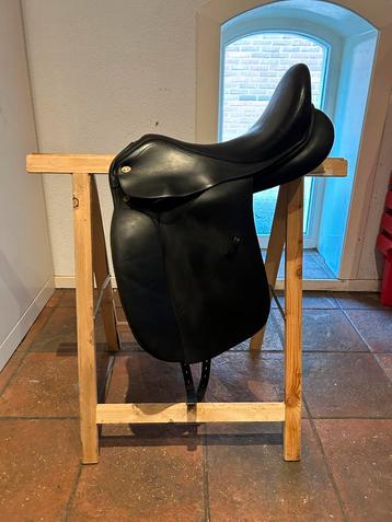 Mooie Knight rider dressuur zadel  beschikbaar voor biedingen
