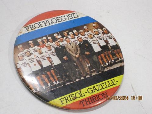 button wielrennen 1977 frisol gazelle thirion 10,5 dia (297), Verzamelen, Sportartikelen en Voetbal, Gebruikt, Overige typen, Overige sporten