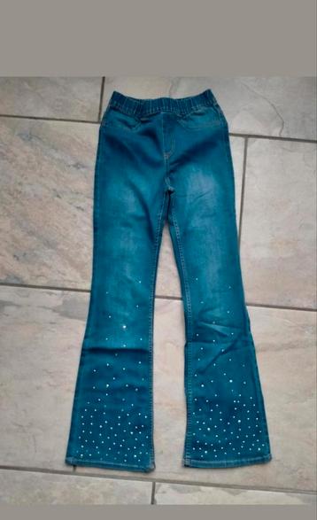 Kledings pakket 134/140 plus gim schoenen  beschikbaar voor biedingen