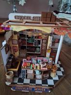 Schattig Chocolade Winkel Poppenhuis, Ophalen of Verzenden, Nieuw, Poppenhuis