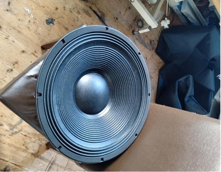 Faital pro 18hp1030  4x  Zit in behuizing X18B van Dap, Audio, Tv en Foto, Luidsprekers, Gebruikt, Subwoofer, 120 watt of meer