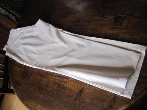 Brax Feel good damesbroek beige - model carola city sport 44, Kleding | Dames, Broeken en Pantalons, Zo goed als nieuw, Maat 42/44 (L)