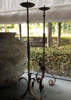 Set oude smeedijzeren vloer kandelaars sober sleets, Ophalen of Verzenden