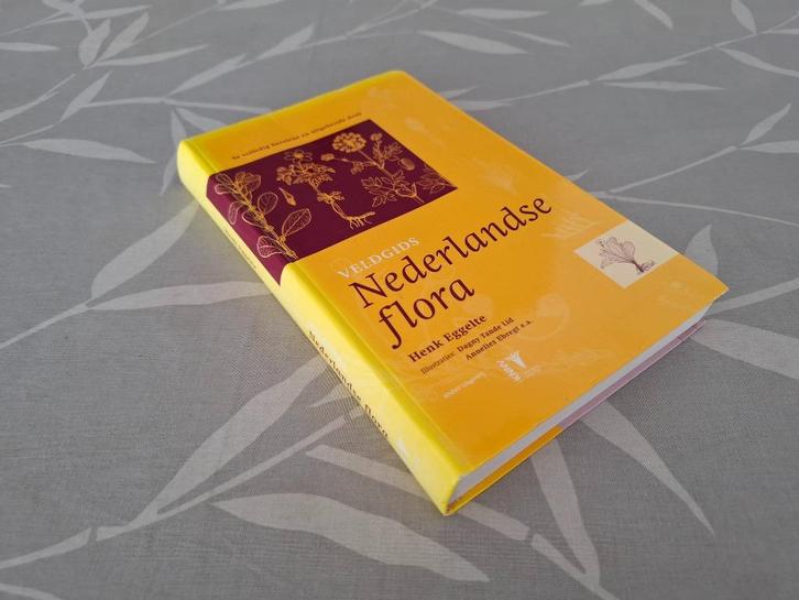 VELDGIDS NEDERLANDSE FLORA - Henk Eggelte (2007), Boeken, Natuur, Zo goed als nieuw, Bloemen, Planten en Bomen, Ophalen of Verzenden