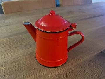 D615 Emaille Vintage Rode Theepot Koffiepot beschikbaar voor biedingen