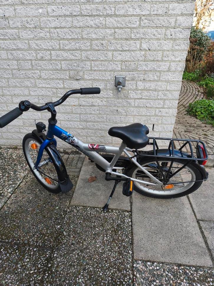 Leuke jongensfiets 18 inch Loeki, Fietsen en Brommers, Fietsen | Kinderfietsjes, Gebruikt, Ophalen
