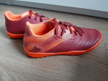 Voetbalschoenen maat 33 met klittenband.  beschikbaar voor biedingen