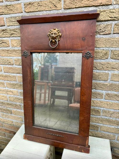 Antiek houten wandbord met spiegel en leeuwenkop, Antiek en Kunst, Antiek | Spiegels, Minder dan 100 cm, Rechthoekig, Ophalen