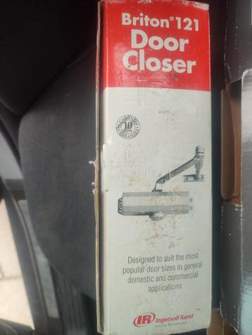 Deurdranger beschikbaar voor biedingen