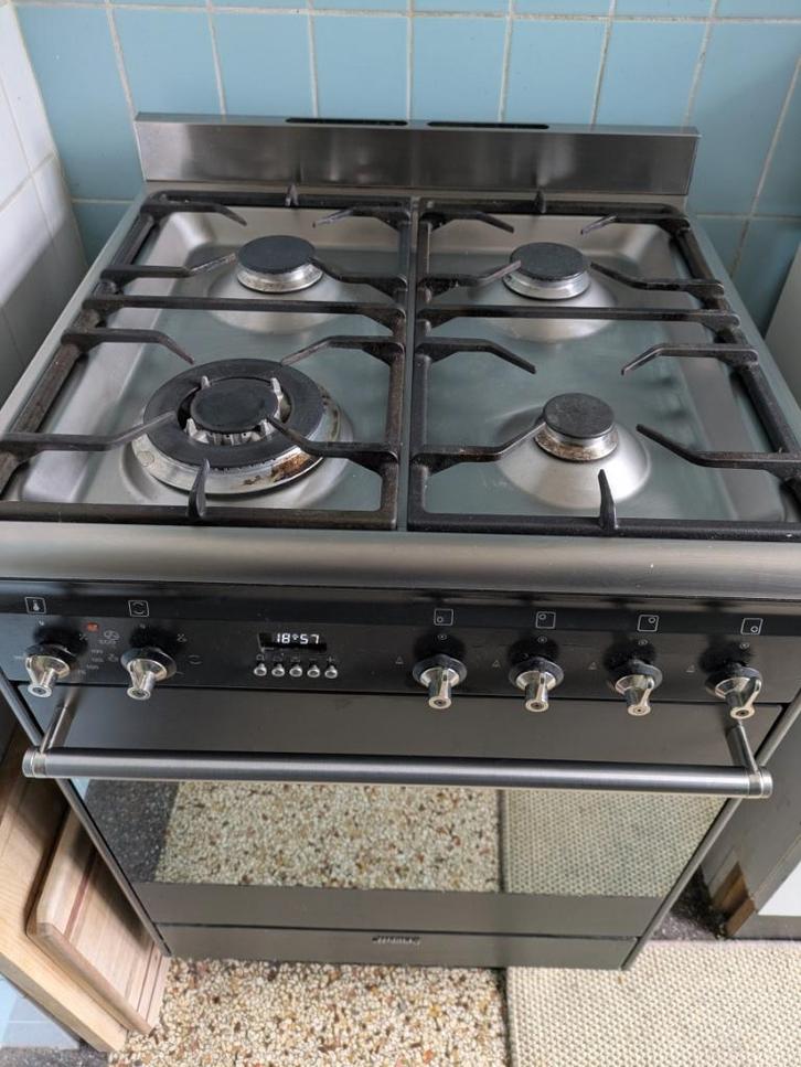 smeg gasfornuis + etna afzuigkap (allebei zwart/antraciet), Witgoed en Apparatuur, Fornuizen, Gebruikt, Vrijstaand, Gas, 4 kookzones