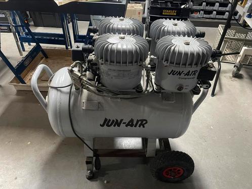 Jun air compressor MET DEFECT!!, Doe-het-zelf en Verbouw, Compressors, Gebruikt, 6 tot 10 bar, 25 tot 100 liter, Geluidgedempt