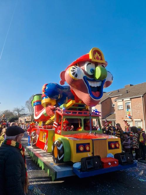 Carnavalswagen carnaval wagen brandweer wereldbol, Hobby en Vrije tijd, Feestartikelen, Zo goed als nieuw, Carnaval, Ophalen