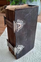 NIEUWE TESTAMENT 1851  DUBB. ZILVEREN SLUITING GEMERKT DIV., Antiek en Kunst, Antiek | Boeken en Bijbels, Ophalen of Verzenden