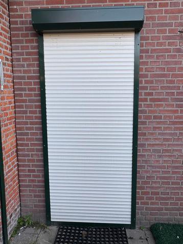 Electrisch rolluik in nette staat beschikbaar voor biedingen