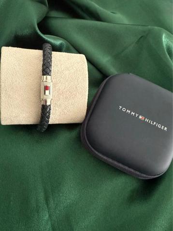 Exclusieve Tommy Hilfiger Armband met Doos – Zwart Leer & St beschikbaar voor biedingen