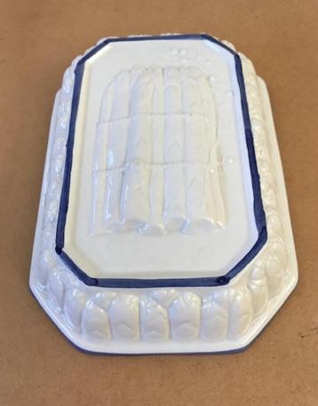 Leuk decoratief Aspergeschaaltje beschikbaar voor biedingen