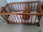 Houten schommelbedje met matras, lakentje en pop, Ophalen of Verzenden, Zo goed als nieuw, Babypop