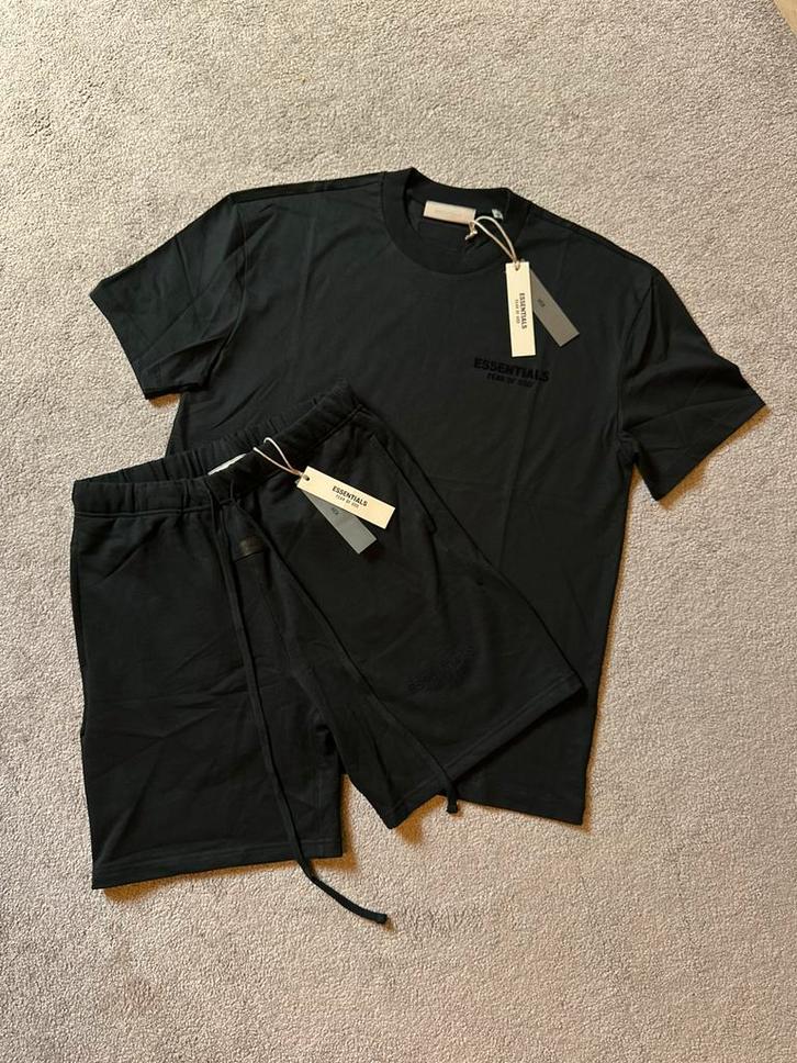 Fear of God Essentials set Black | Size M | Brand new!, Kleding | Heren, T-shirts, Nieuw, Maat 48/50 (M), Zwart, Ophalen of Verzenden