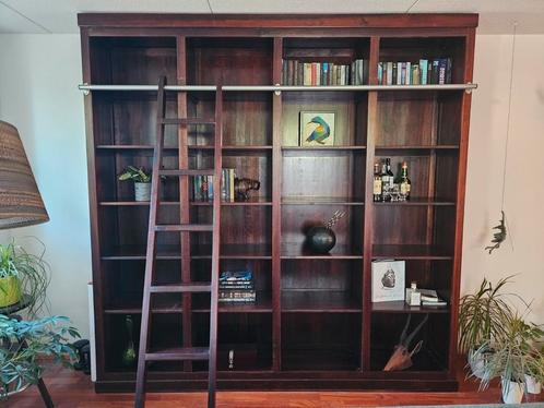 Grote boekenkast met 24 vakken en ladder, Huis en Inrichting, Kasten | Boekenkasten, Gebruikt, 200 cm of meer, 200 cm of meer