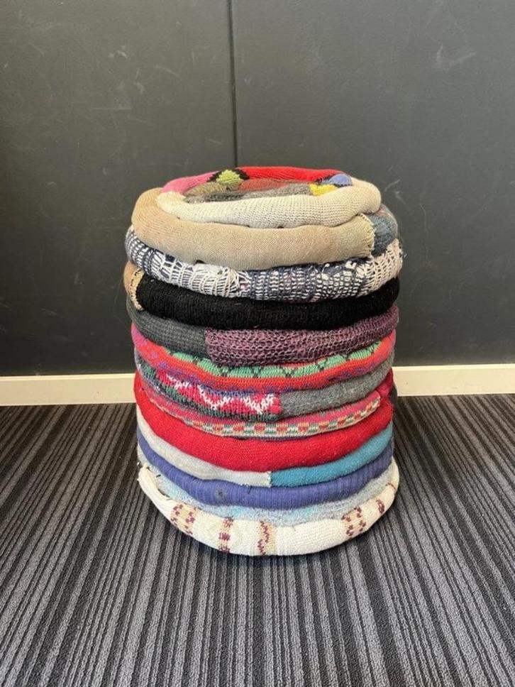 Kleurrijke poef hoogte 41cm, doorsnede zitvlak circa 30cm 2x, Huis en Inrichting, Woonaccessoires | Overige, Nieuw, Ophalen of Verzenden