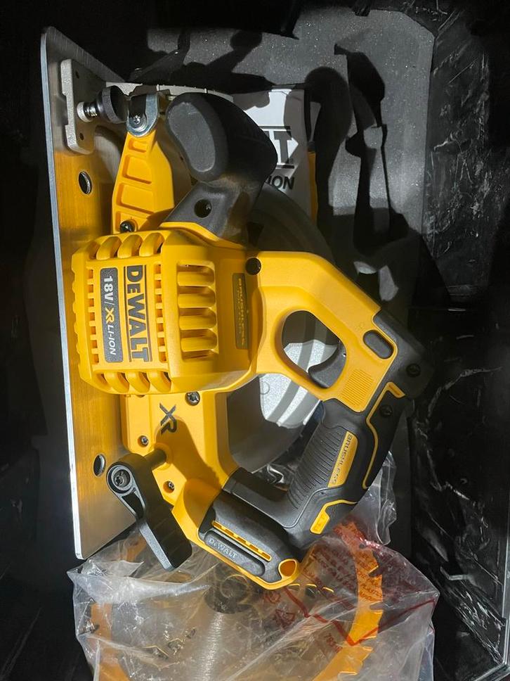 Nieuwe DeWalt DCS570N 18V Cirkelzaag Body, Doe-het-zelf en Verbouw, Gereedschap | Zaagmachines, Nieuw, Cirkelzaag, 600 tot 1200 watt